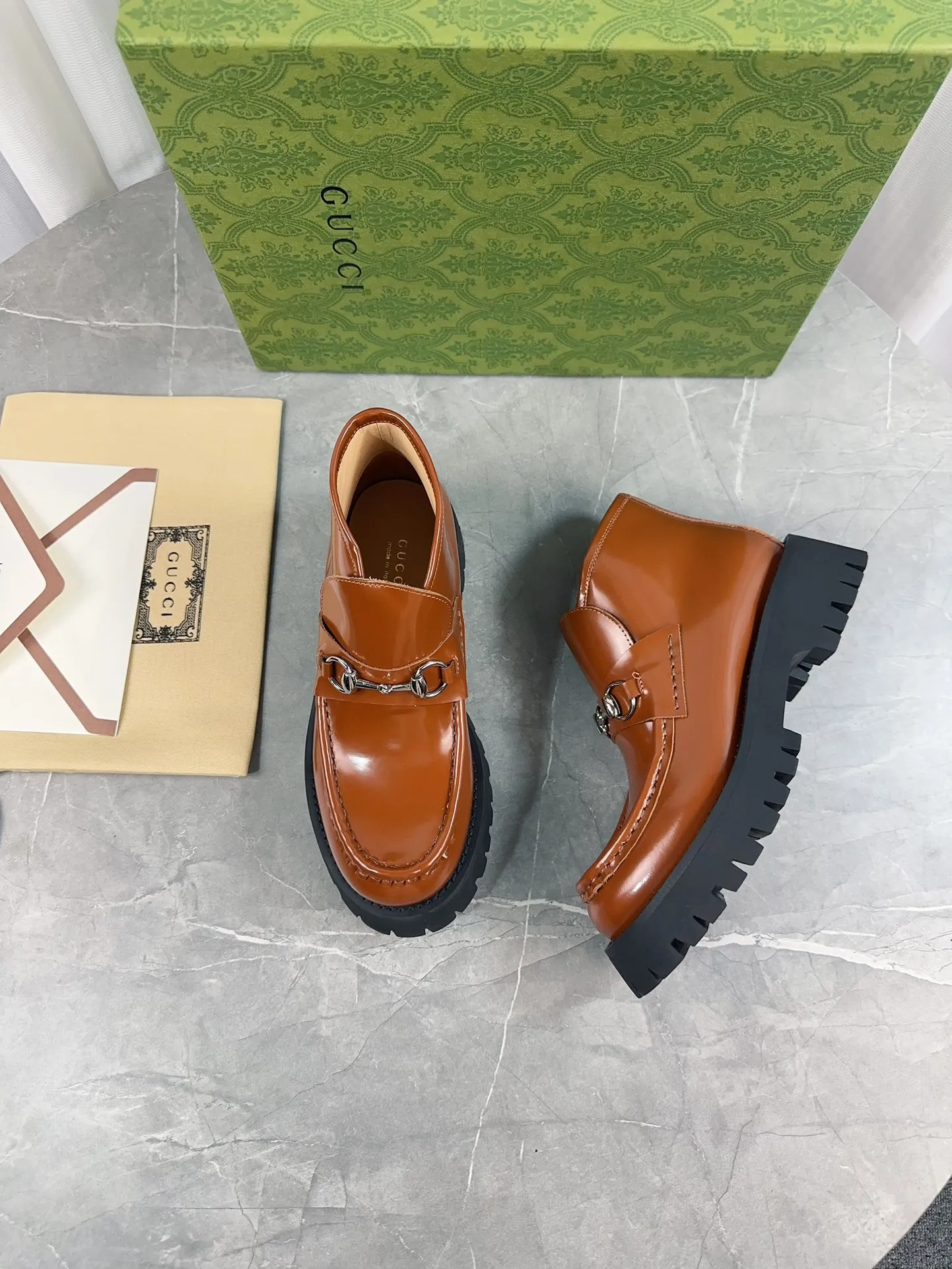 Men's shoes 💰620💰 New model from Gucci, double GG groove thick-soled loafers. The original version is made 1:1. Super beautiful quality, classic model at the counter. ❶Upper: original open-edge beaded cowhide ❷Inner lining: water-dyed cowhide ❸Feet: water-dyed cowhide ❹Outsole: ultra-light original sole ❺thick sole heightening: 3.5cn ❻Packing: original packaging ❼Number: 35-42 (41 41 customized, non-refundable) Men's model: 38-46 (45, 46 customized, non-refundable)